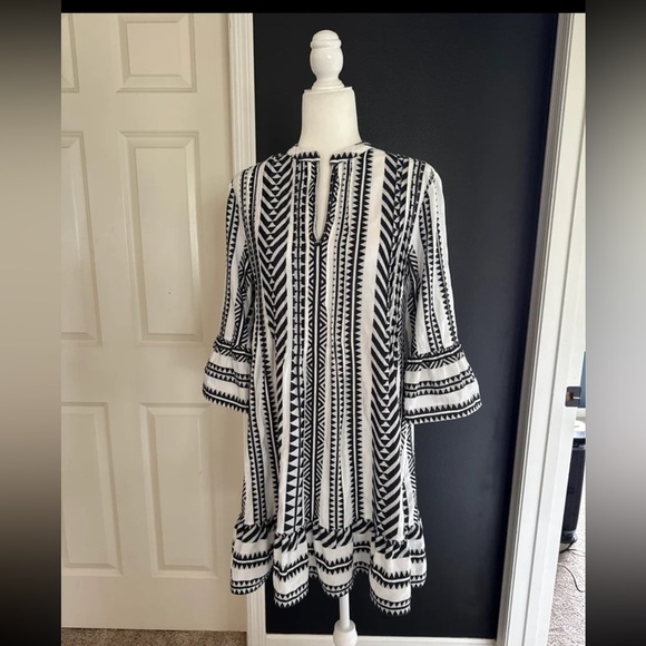 Boo Gemes Black/White Bell Sleeve Aztec Print Mini Dress
 size Small - Picture 7 of 12